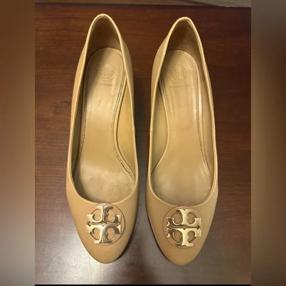 Tory Burch Tan Wedges Gold TT Emblem Size 9 - Picture 5 of 6